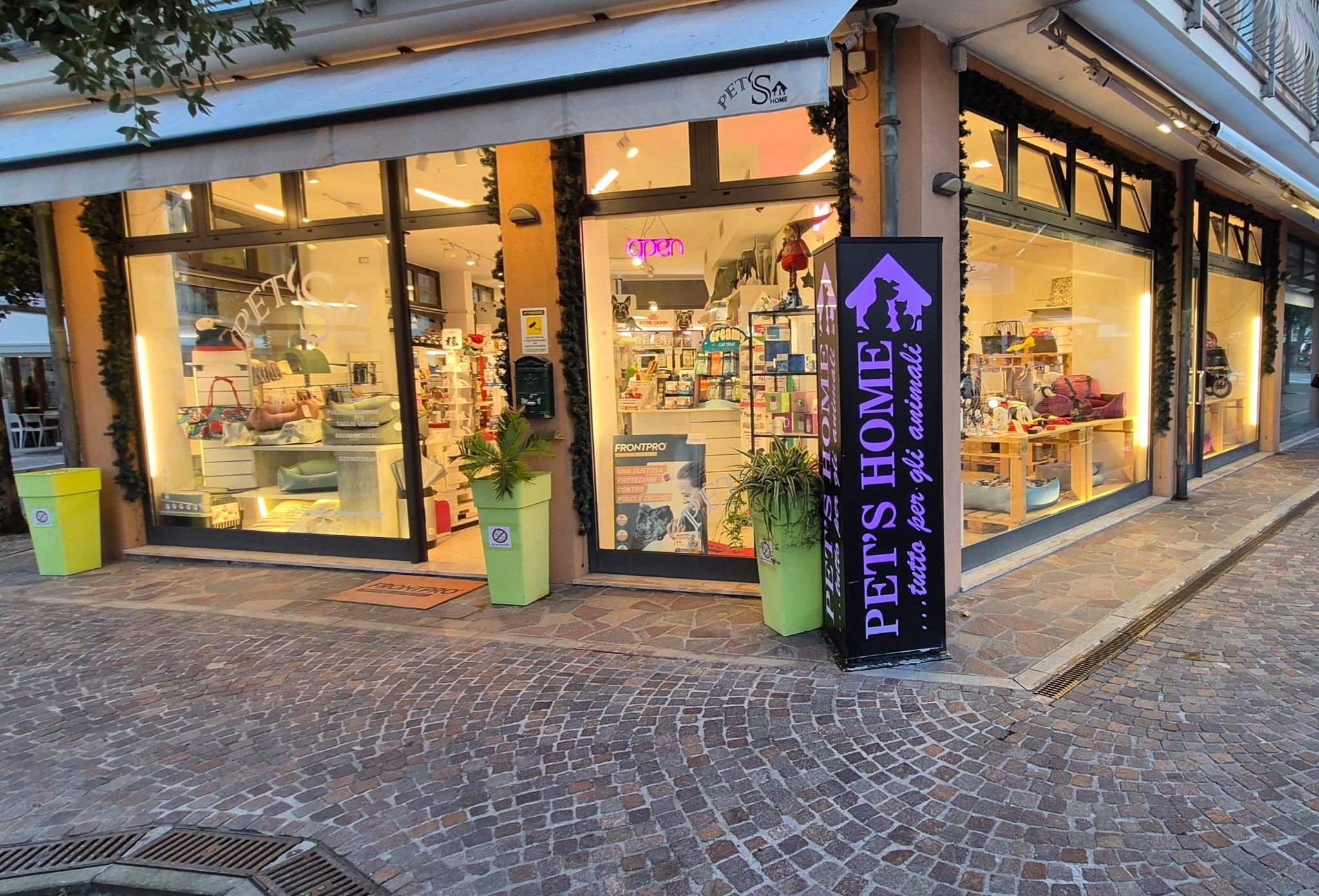 L'interno di Pet's Home a Caorle